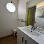 T3 Pieds Dans L'eau Avec Parking Au Lavandou - Fr-1-308-204 Apartment *