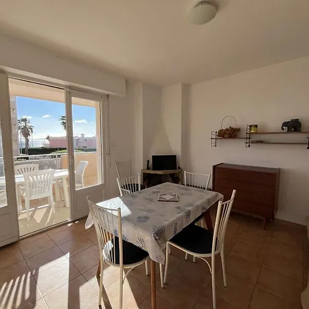 T3 Pieds Dans L'eau Avec Parking Au Lavandou - Fr-1-308-204 Apartment *