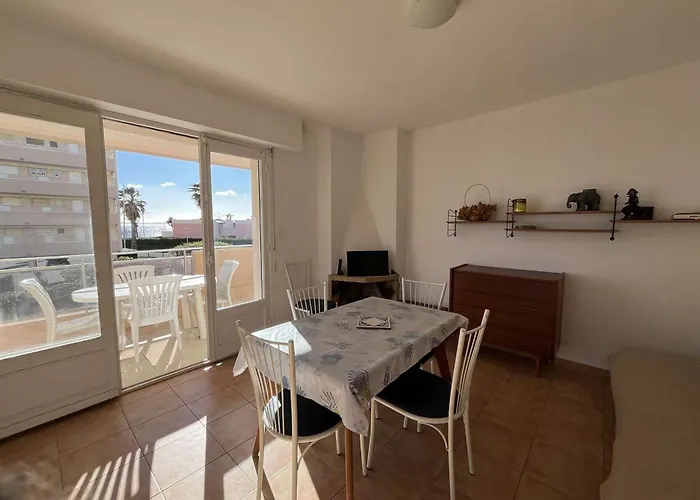 T3 Pieds Dans L'eau Avec Parking Au Lavandou - Fr-1-308-204 Apartman *