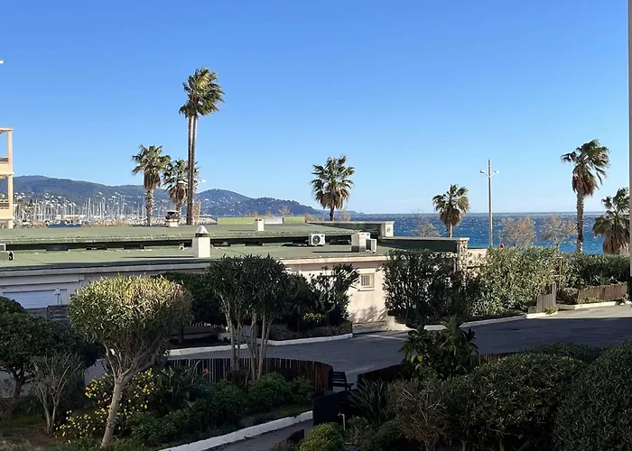 T3 Pieds Dans L'eau Avec Parking Au Lavandou - Fr-1-308-204 * Le Lavandou