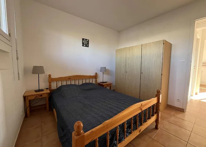 T3 Pieds Dans L'eau Avec Parking Au Lavandou - Fr-1-308-204 *